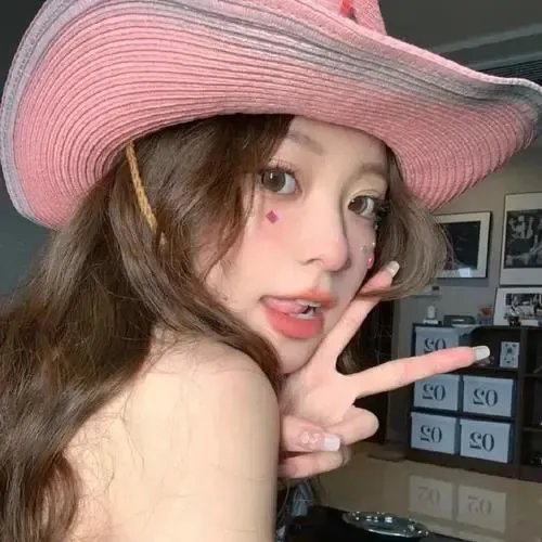 想踢沉迷男的女人